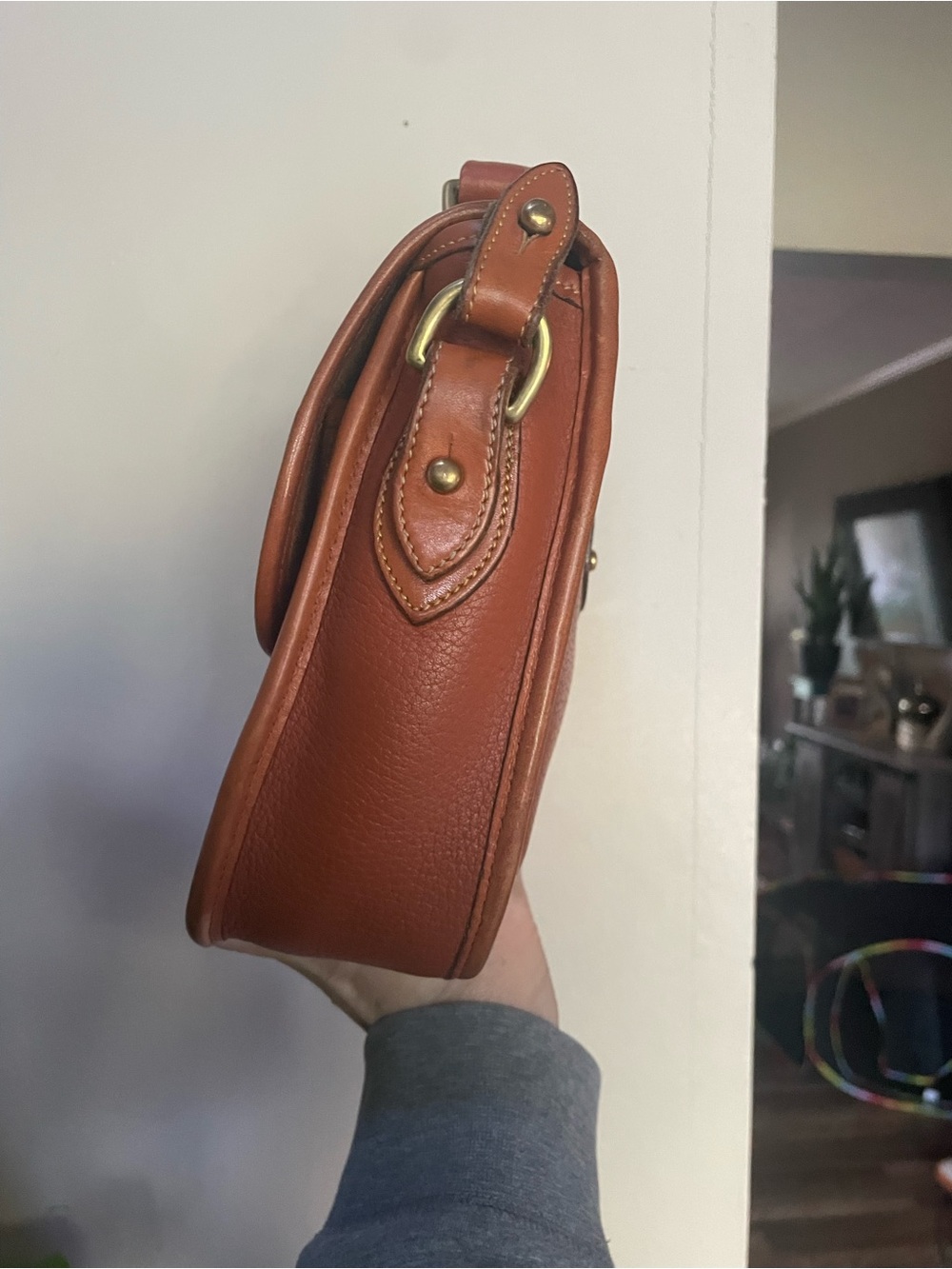 Dooney & Bourke British Tan all weather Leather Handbag. Made in USA Label. - Picture 6 of 8